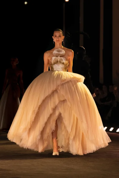 Look 11